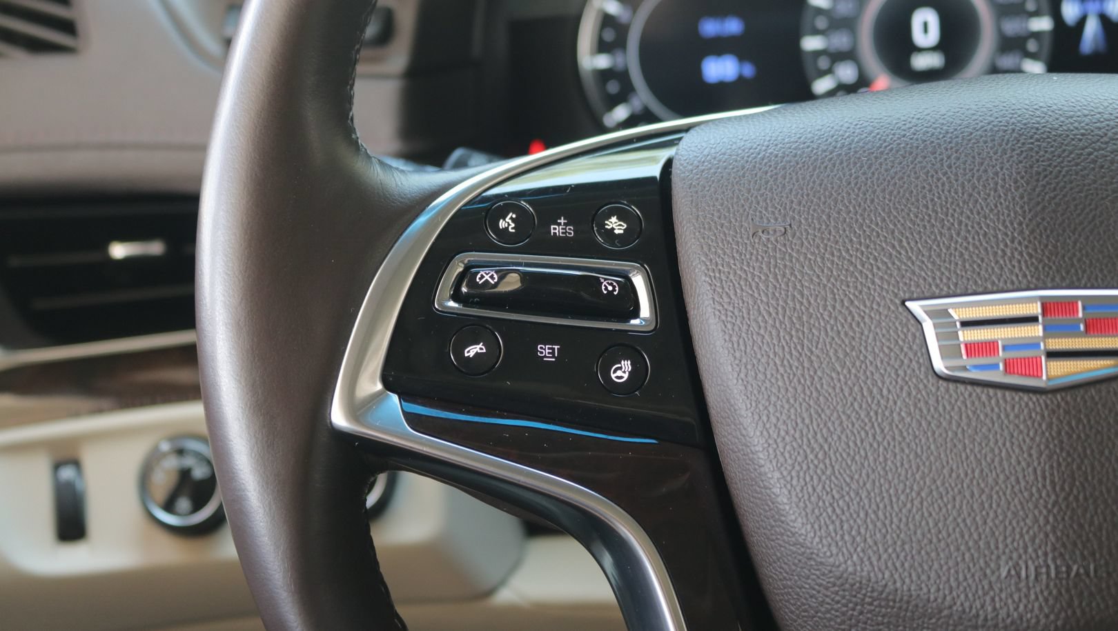 Used 2016 Cadillac Escalade Luxury AWD/4WD image 21