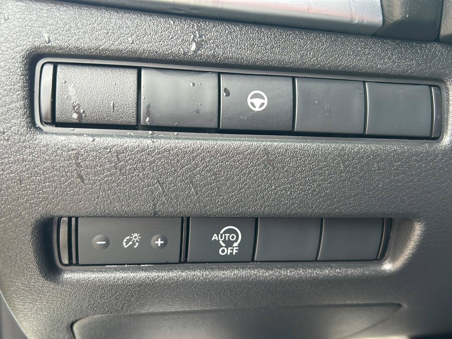 Used 2023 Nissan Rogue SV AWD/4WD image 12