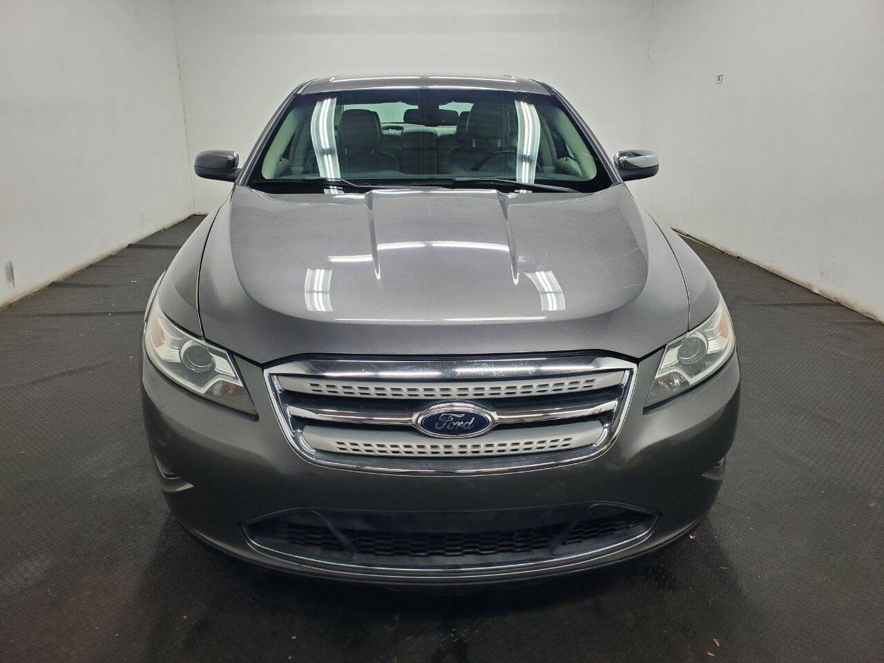 Used 2012 Ford Taurus Limited AWD/4WD image 2
