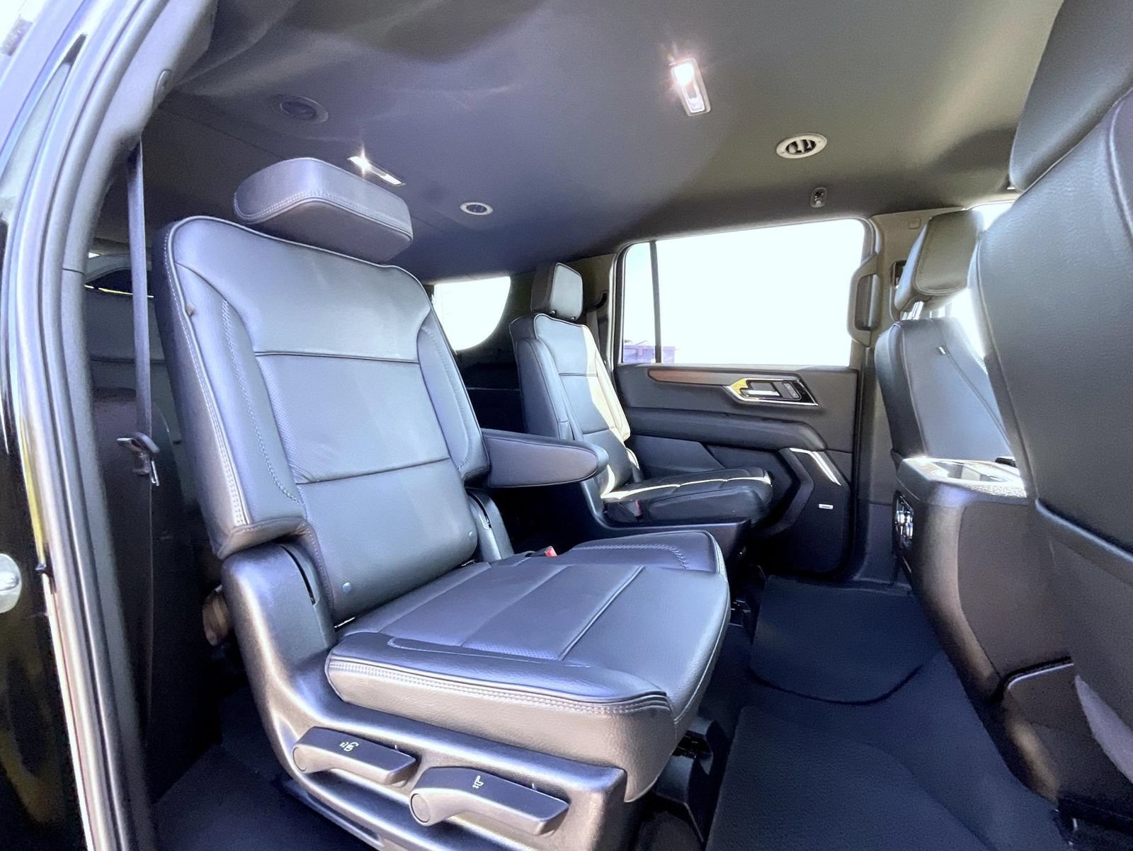 Used 2025 GMC Yukon XL Denali AWD/4WD image 18