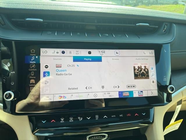 New 2026 Jeep Grand Cherokee Limited w/ Luxury Tech Group II RWD image 40