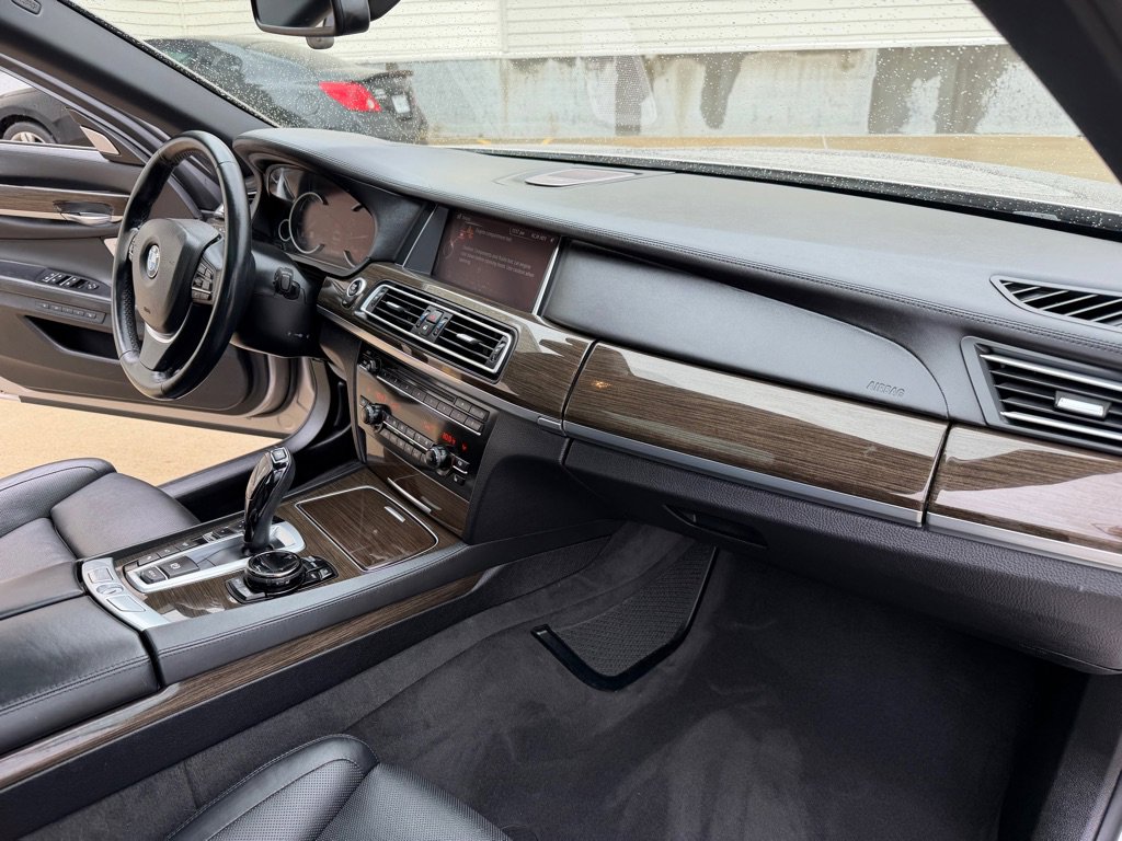 Used 2015 BMW 750i xDrive AWD/4WD image 23