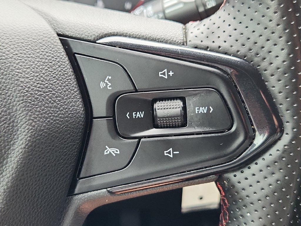 Used 2024 Chevrolet Trax RS FWD image 18