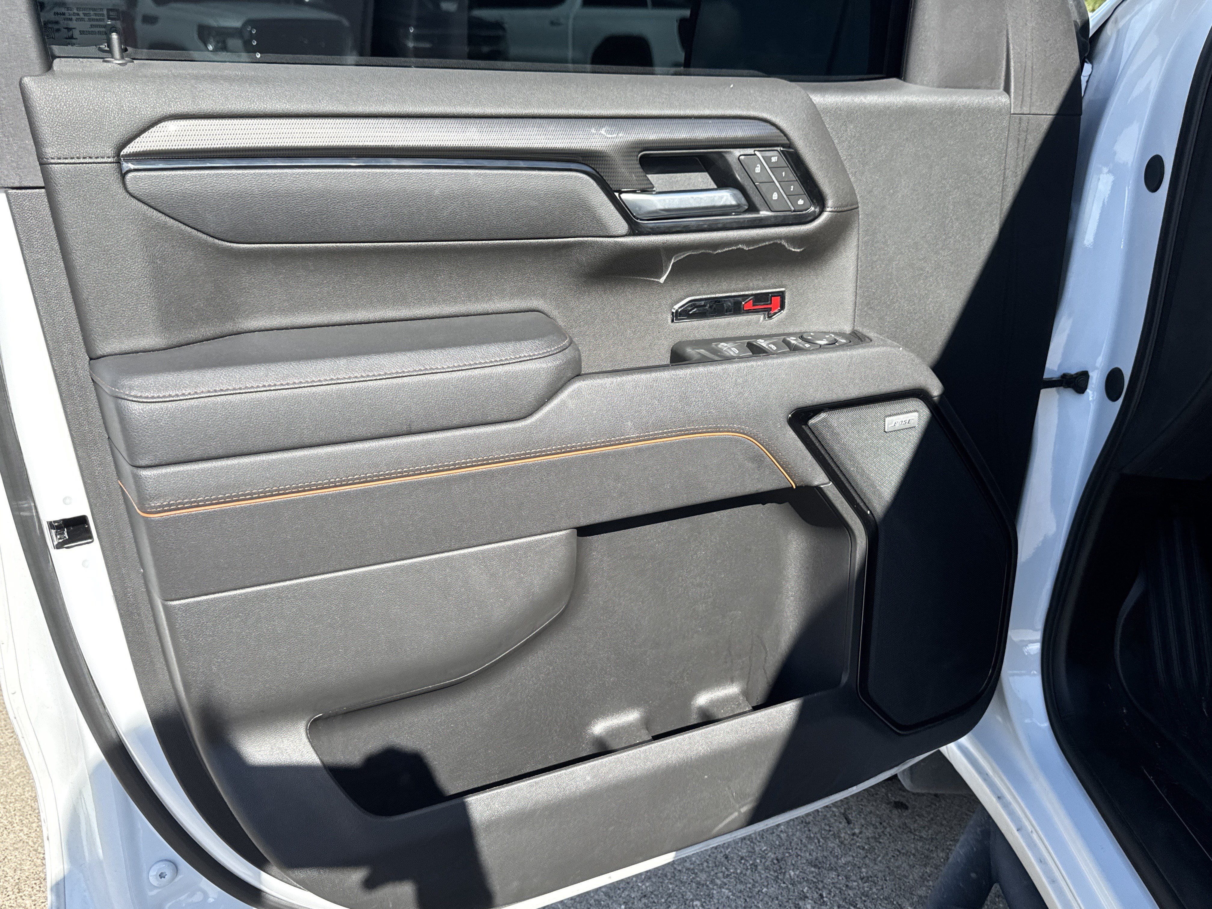 Used 2025 GMC Sierra 1500 AT4 w/ AT4 Premium Package AWD/4WD image 3