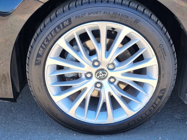 Used 2020 Toyota Camry XLE w/ Sunroof Package FWD image 10