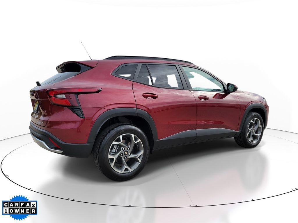 Used 2024 Chevrolet Trax LT w/ LT Convenience Package FWD image 4