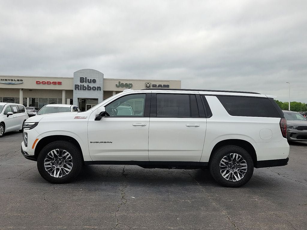 Used 2025 Chevrolet Suburban Z71 AWD/4WD image 3
