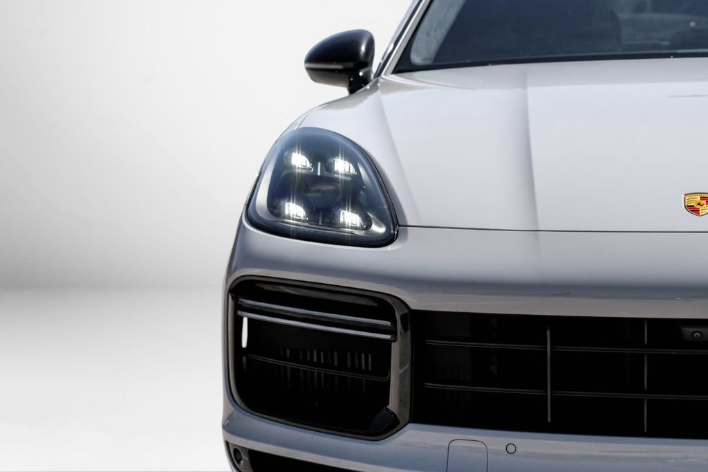 Used 2023 Porsche Cayenne Turbo AWD/4WD image 46