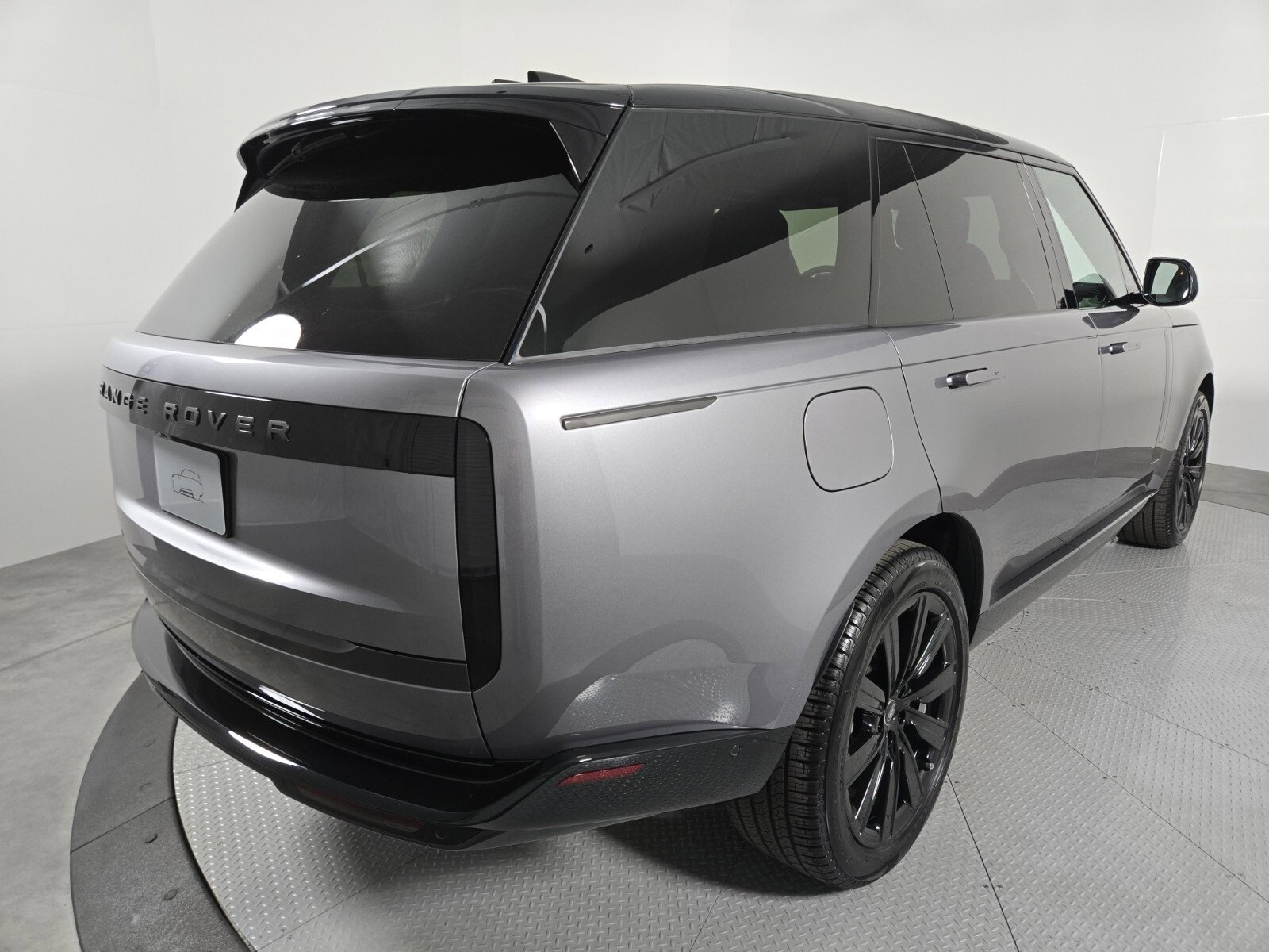 New 2025 Land Rover Range Rover Long Wheelbase SE image 2