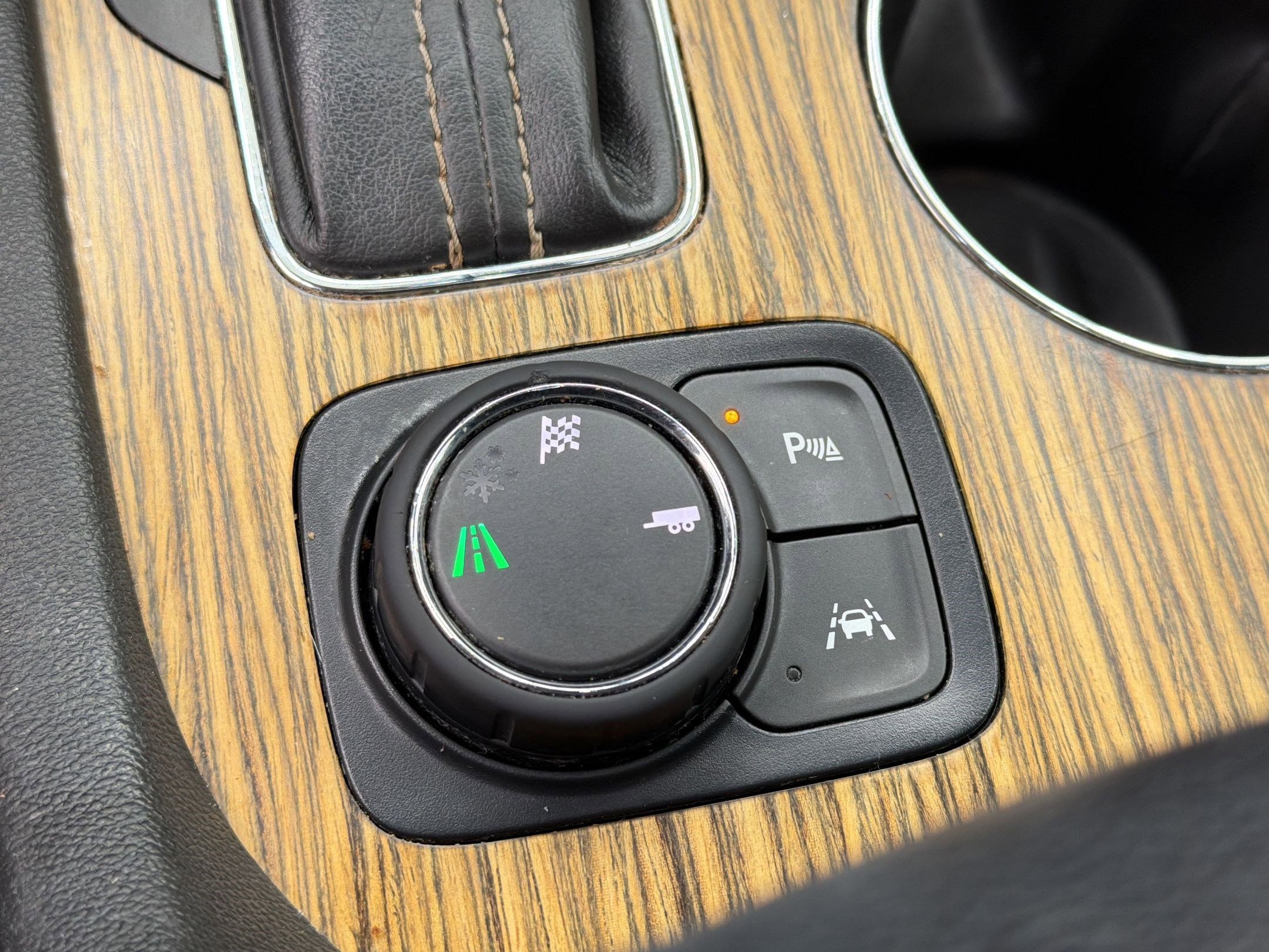 Used 2017 GMC Acadia Denali w/ Technology Package FWD image 28