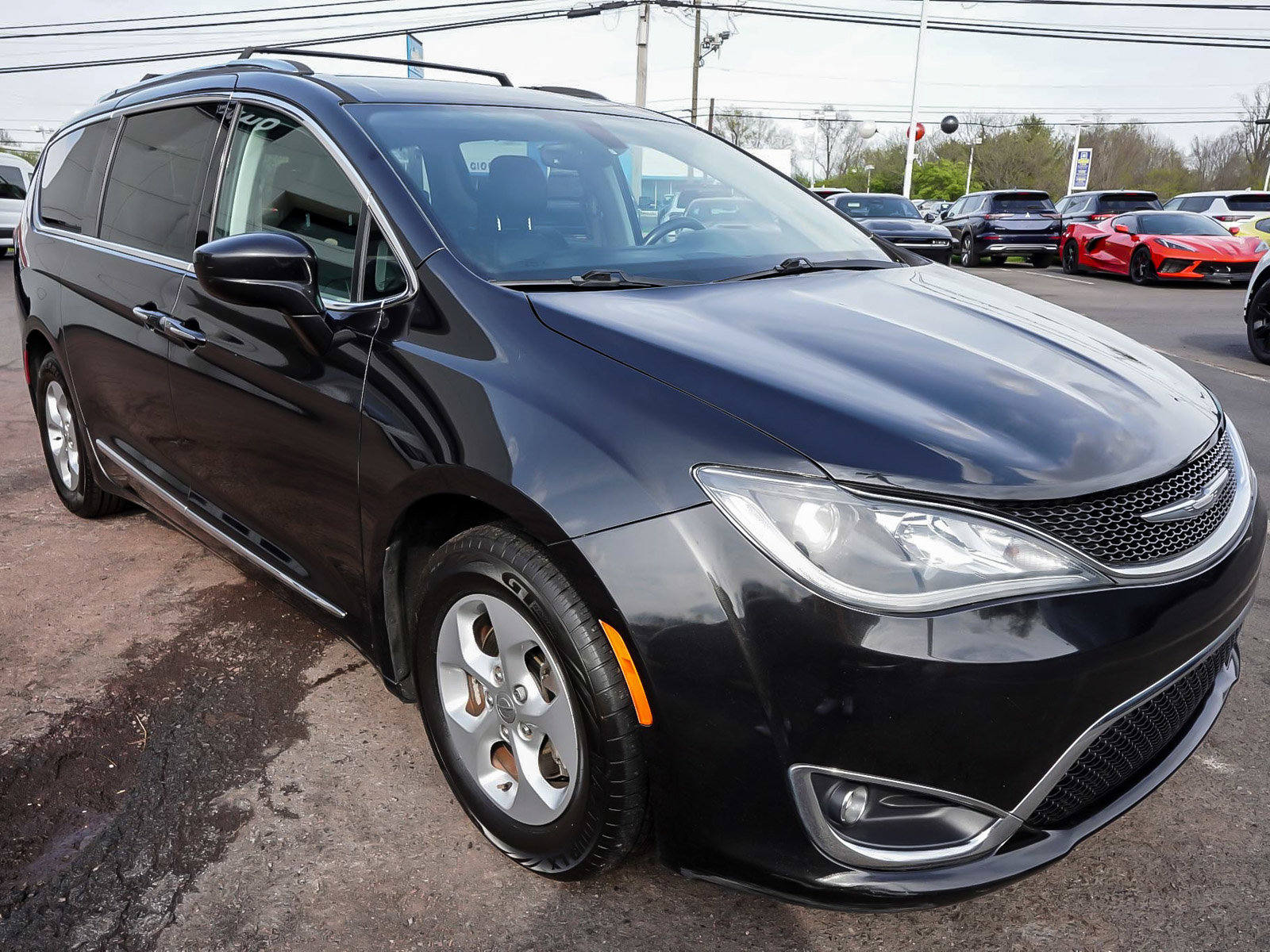 Used 2017 Chrysler Pacifica Touring-L Plus FWD image 3