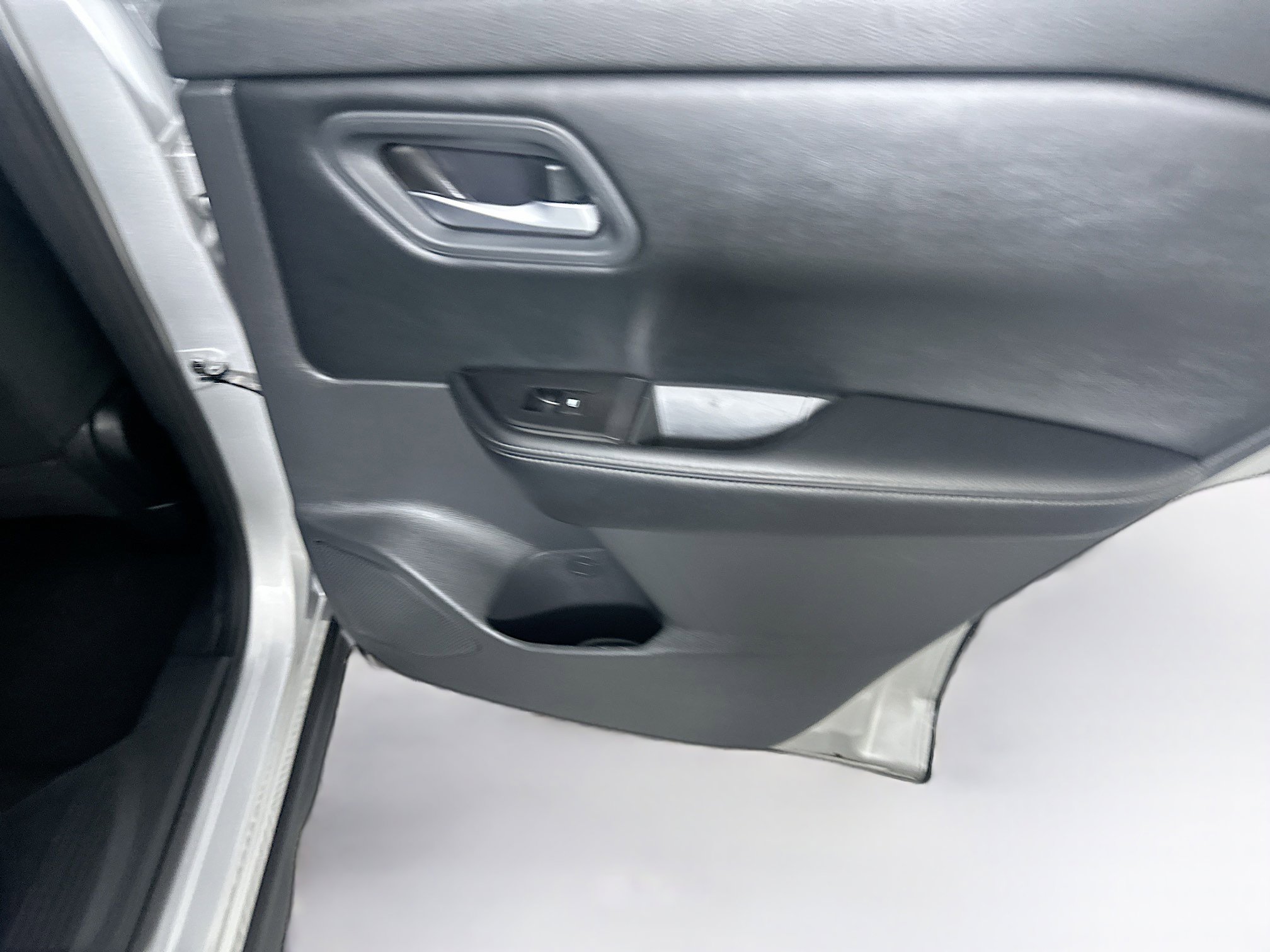 Used 2025 Nissan Rogue SV FWD image 30