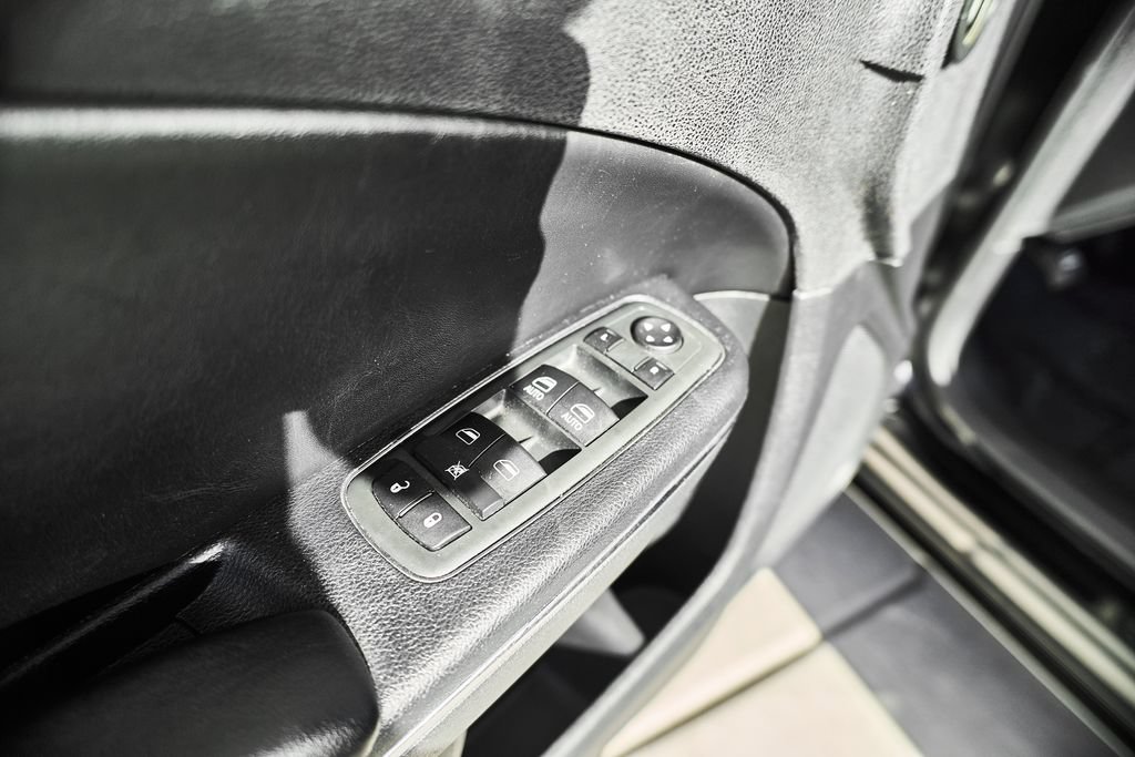 Used 2013 Dodge Charger SE RWD image 19
