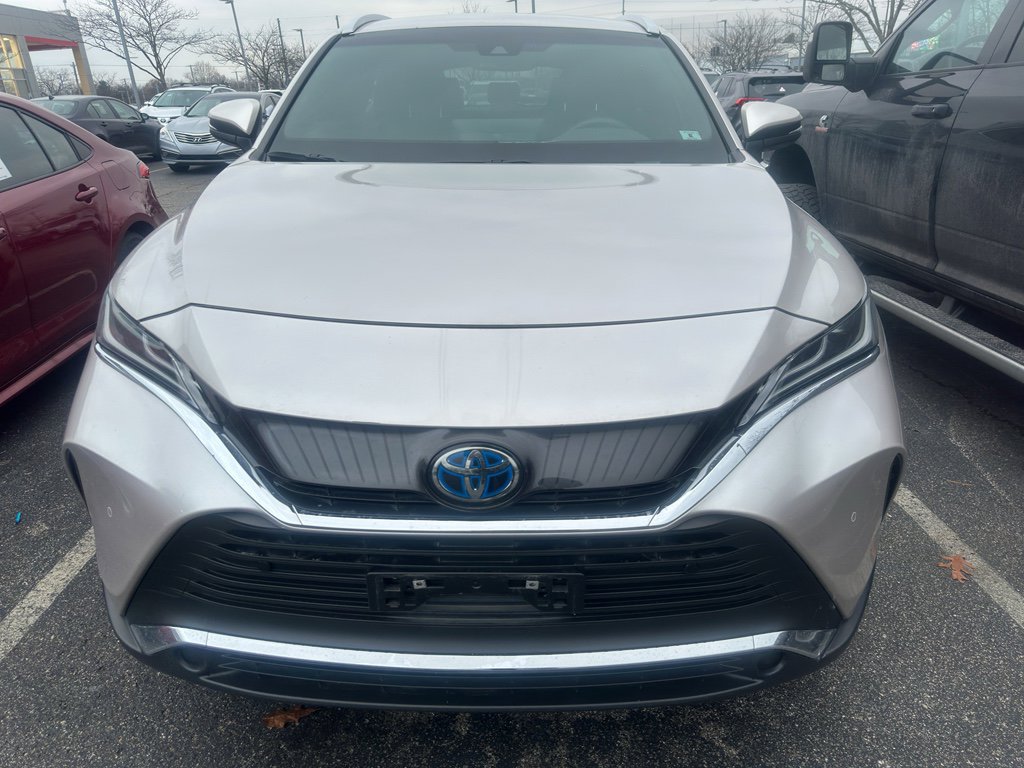 Used 2021 Toyota Venza XLE image 2