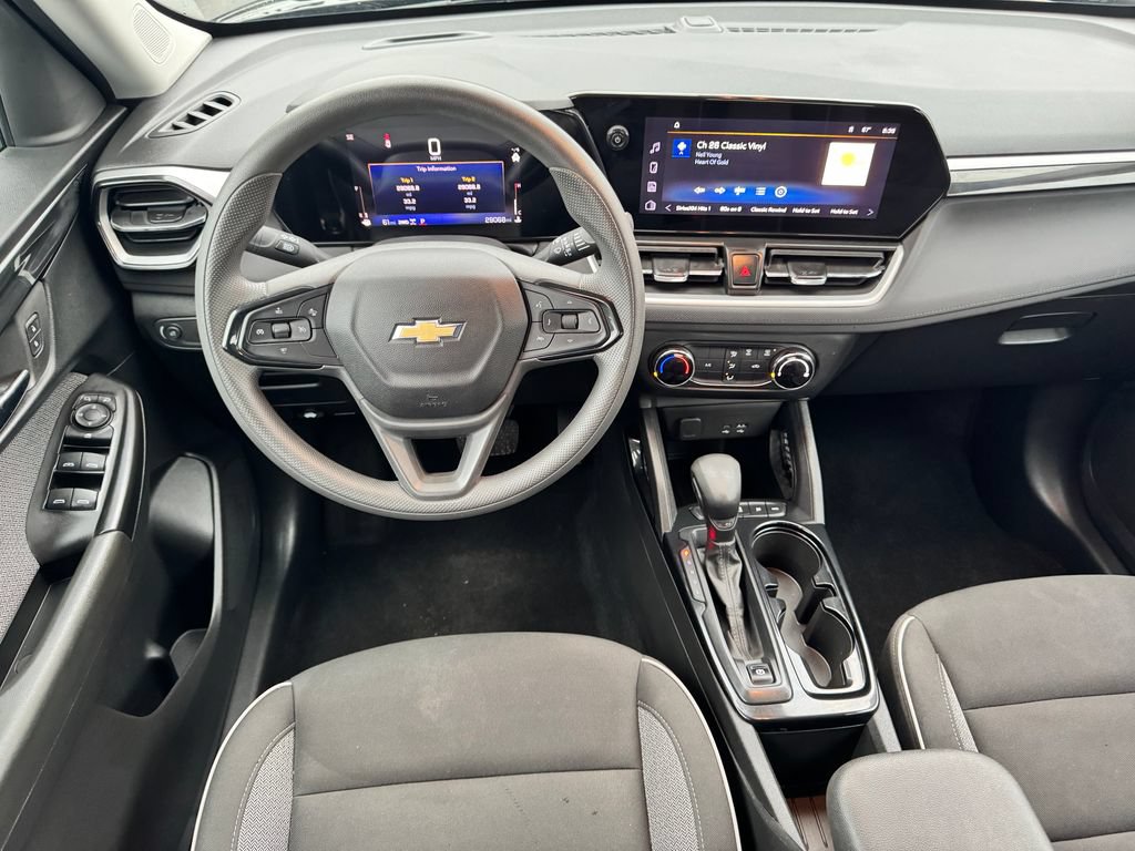 Used 2025 Chevrolet TrailBlazer LS AWD/4WD image 19