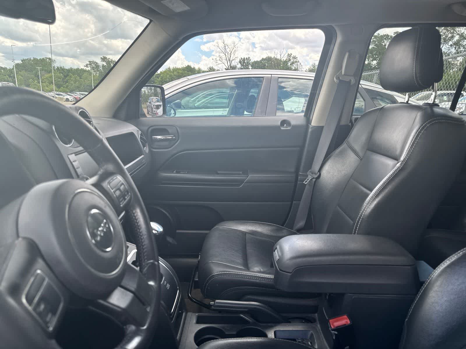 Used 2017 Jeep Patriot High Altitude AWD/4WD image 33