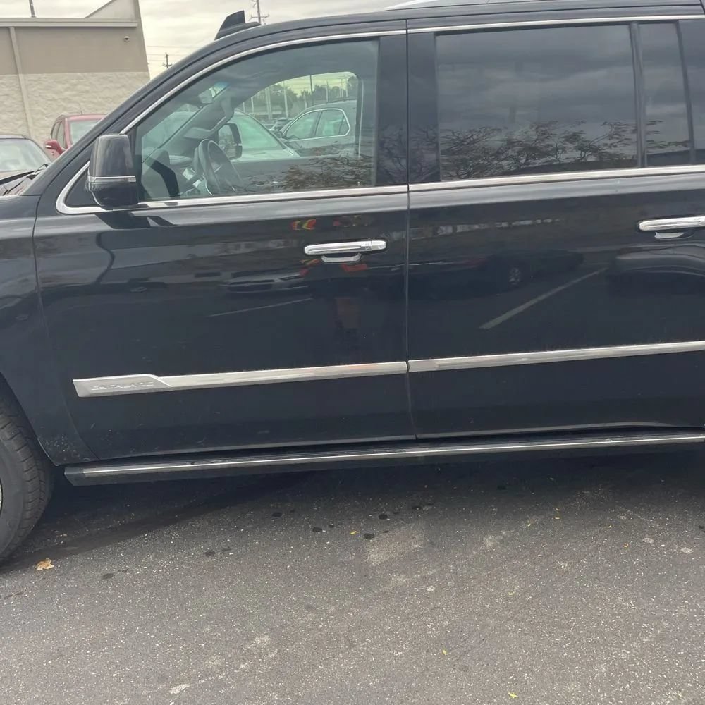 Used 2017 Cadillac Escalade ESV Premium Luxury AWD/4WD image 4