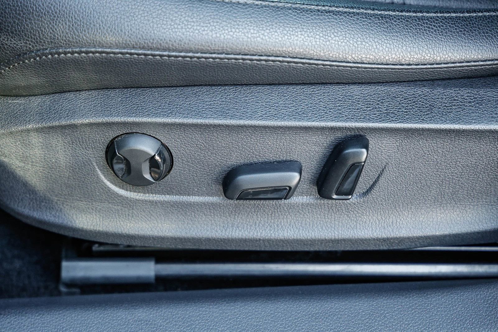 Used 2018 Volkswagen Passat 2.0T R-Line image 21