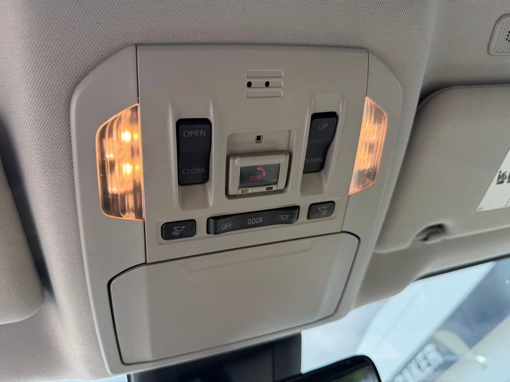 Used 2023 Toyota Highlander XLE FWD image 13