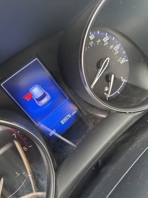 Used 2018 Toyota C-HR XLE FWD image 9