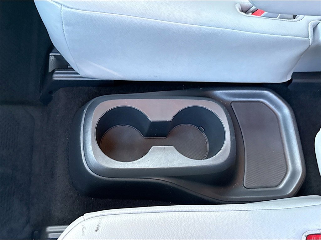 Used 2020 Toyota Highlander XLE image 29