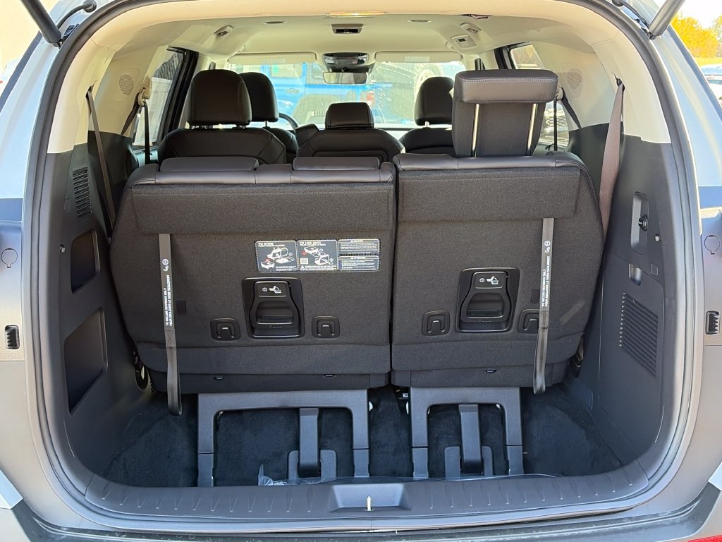 New 2027 Kia Carnival EX FWD image 7