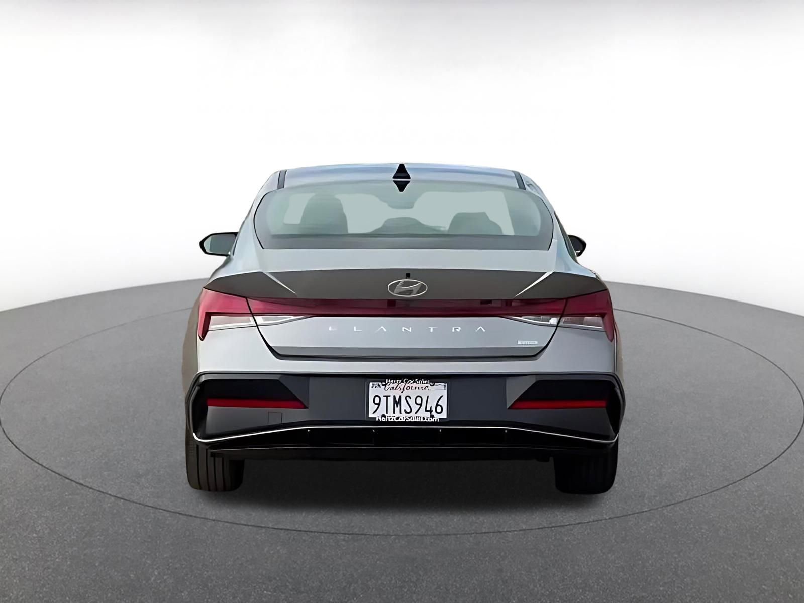 Used 2025 Hyundai Elantra Limited FWD image 11