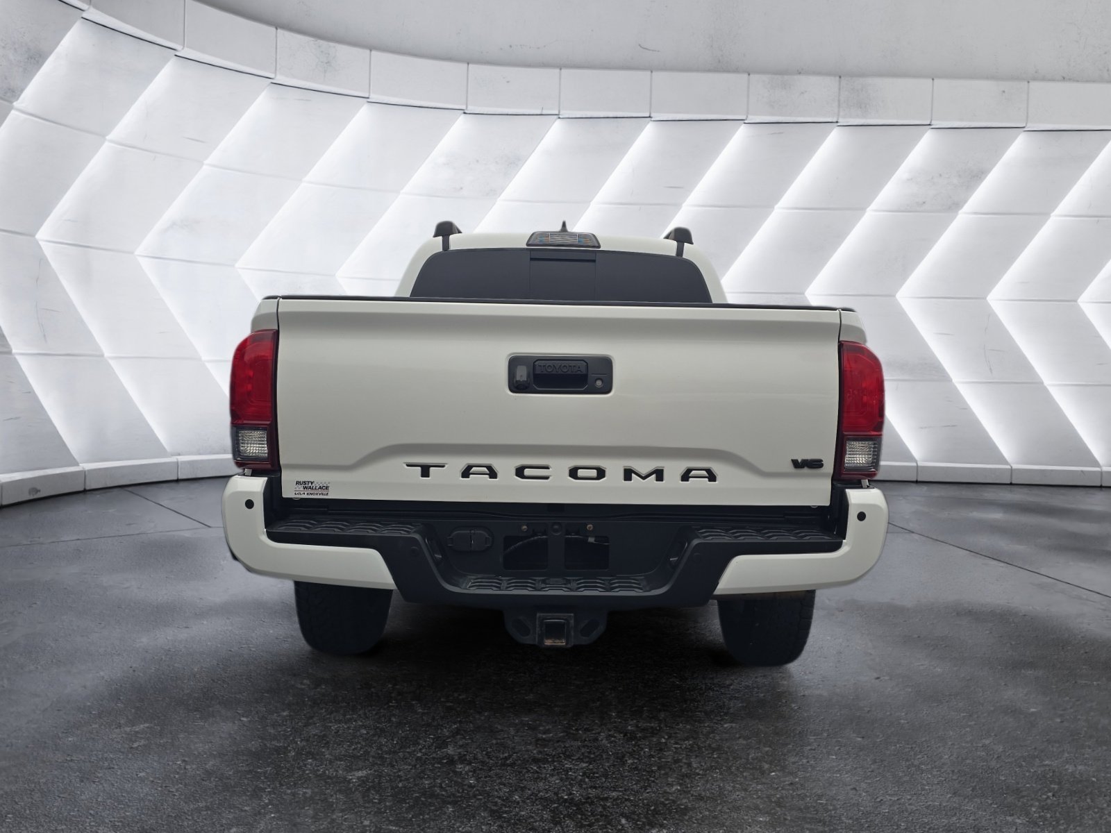 Used 2019 Toyota Tacoma TRD Off-Road w/ Technology Package AWD/4WD image 4