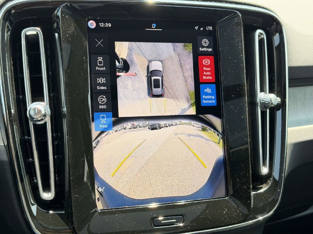 New 2026 Volvo XC40 B5 Plus w/ Protection Package Premier AWD/4WD image 4
