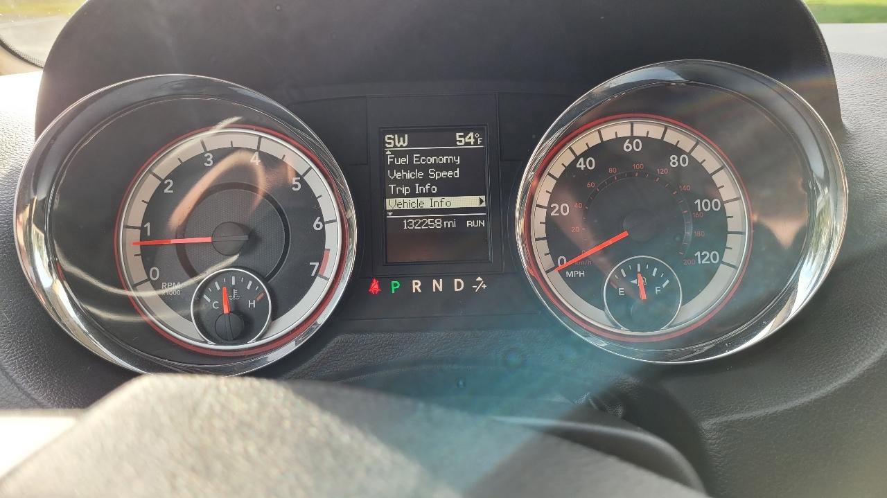 Used 2016 Dodge Grand Caravan SXT w/ Rear Park Assist Package FWD image 11