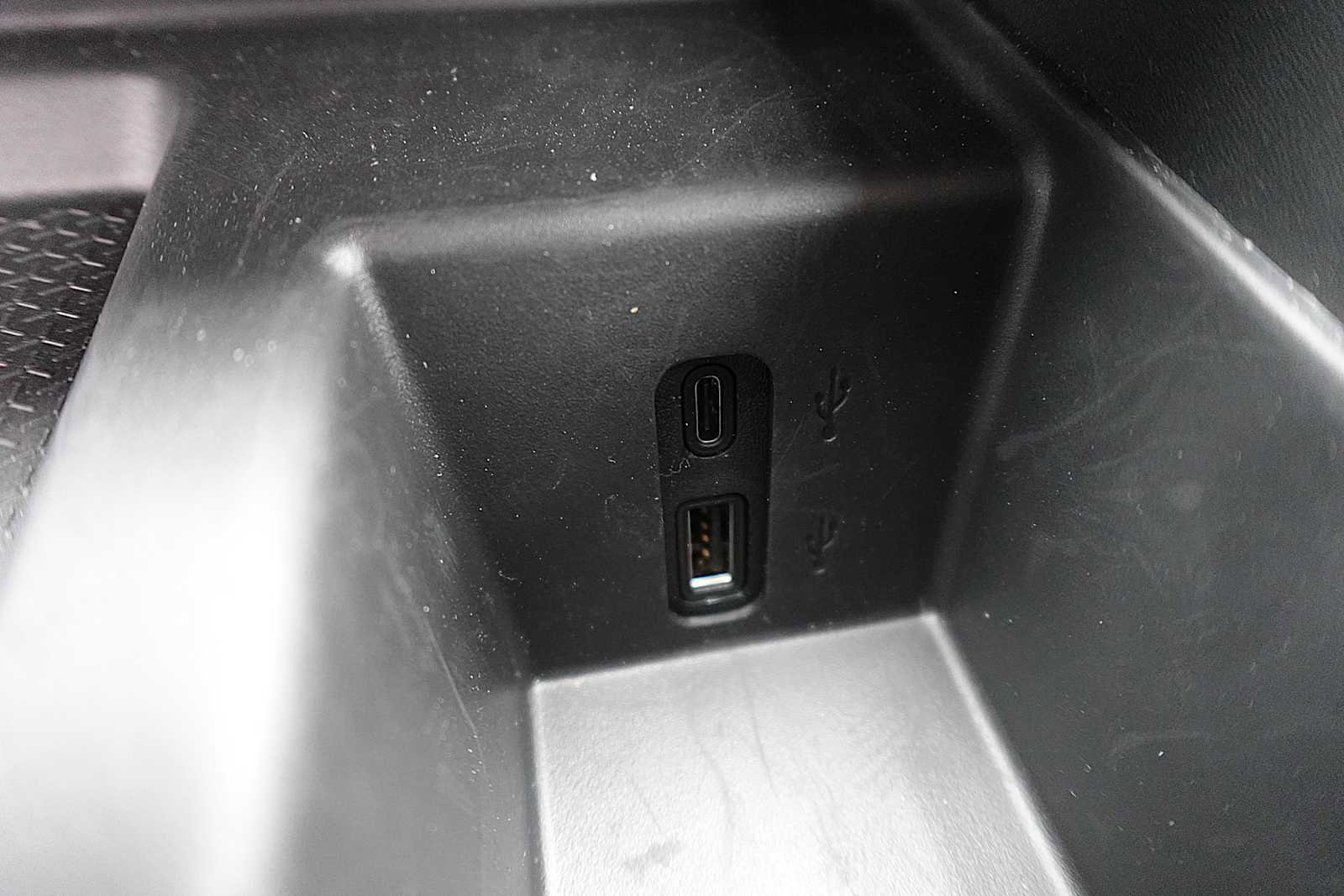 Used 2025 GMC Acadia AT4 w/ Luxury Package image 23