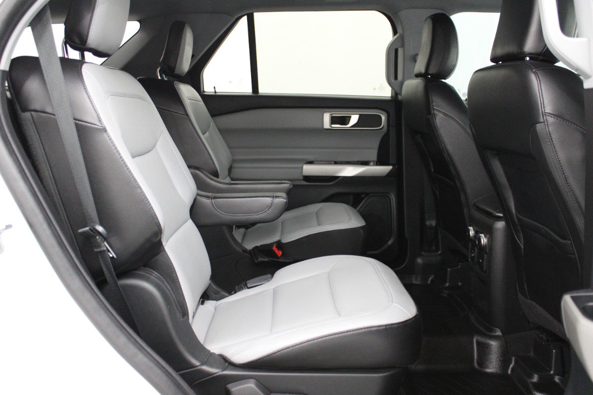 Used 2021 Ford Explorer XLT w/ Equipment Group 202A AWD/4WD image 12