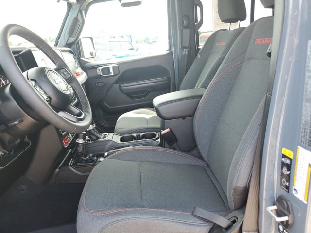 Used 2025 Jeep Gladiator Rubicon w/ Convenience Group AWD/4WD image 17