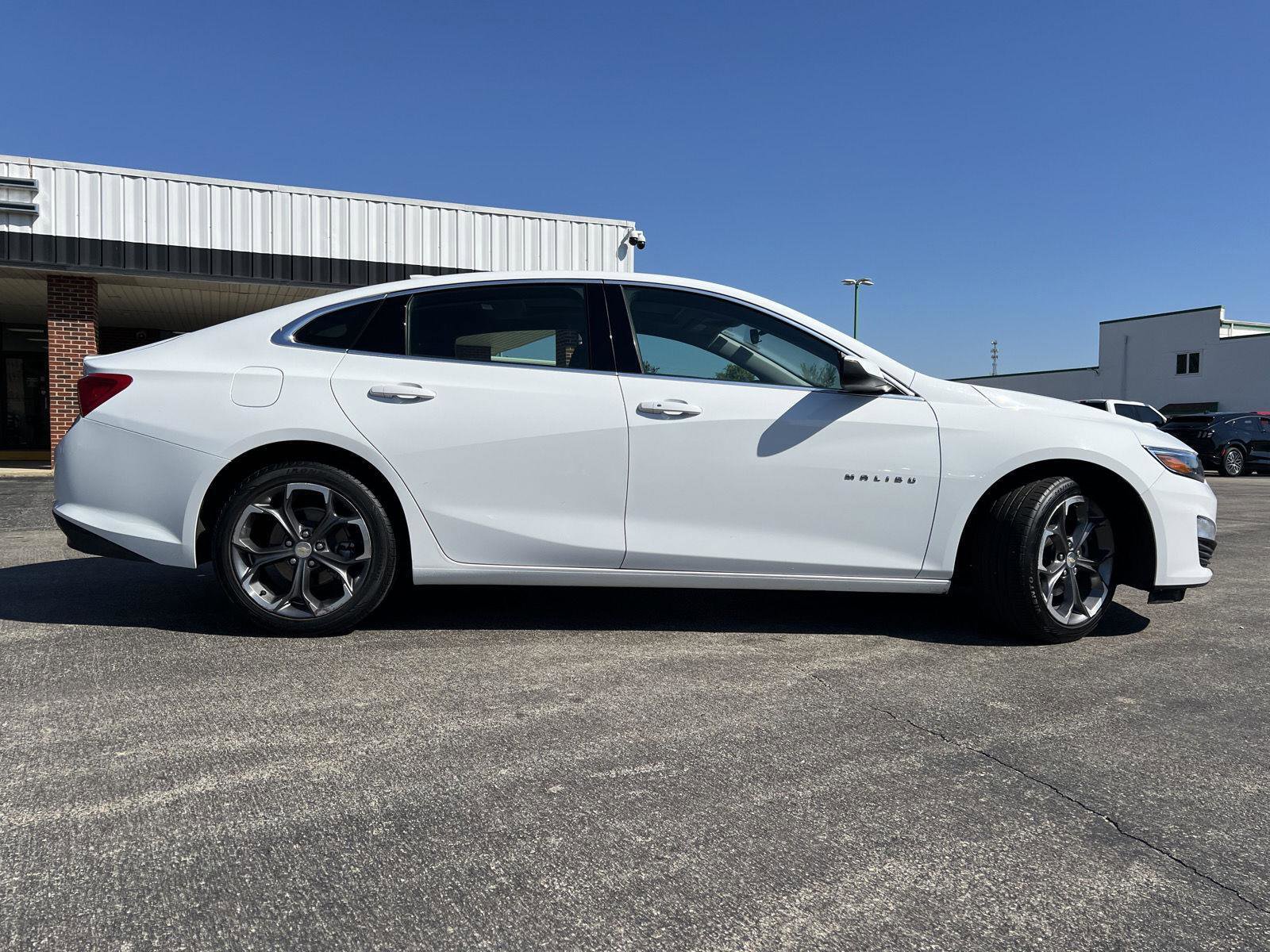 Used 2023 Chevrolet Malibu LT image 3