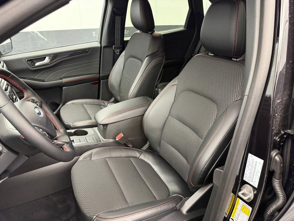 New 2026 Ford Escape ST-Line w/ Cold Weather Package AWD/4WD image 38