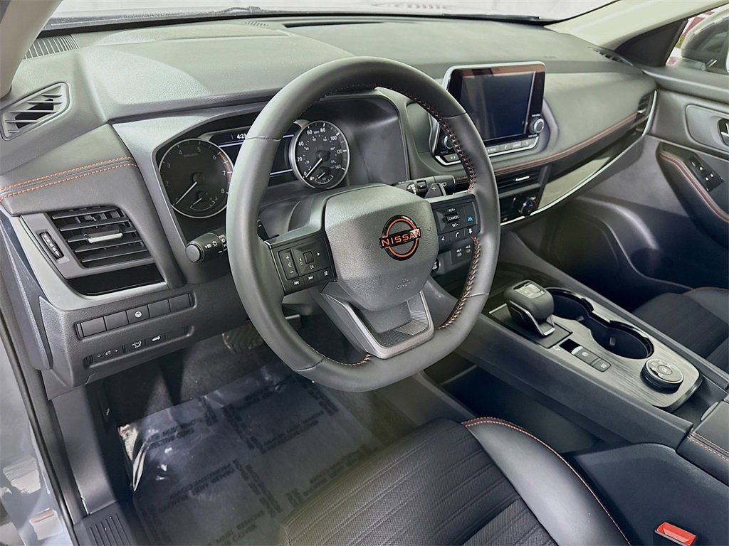 Certified 2025 Nissan Rogue SV image 18