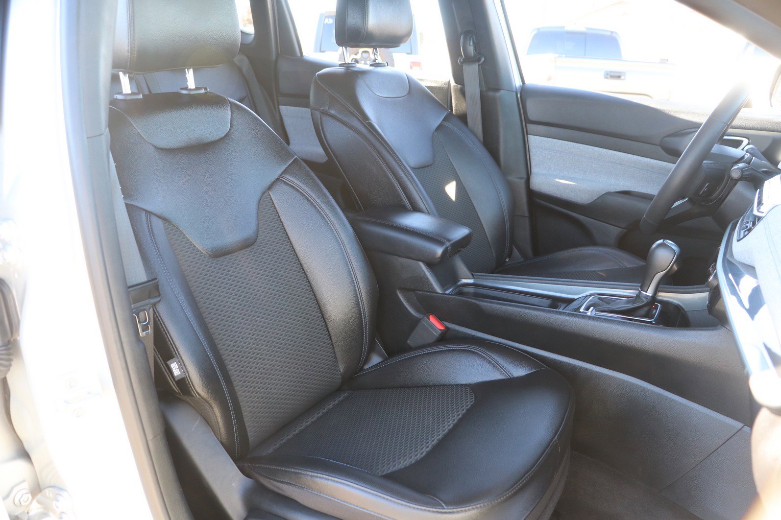 Used 2024 Jeep Compass Latitude image 33