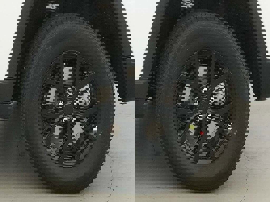 New 2025 Jeep Grand Cherokee Altitude image 33