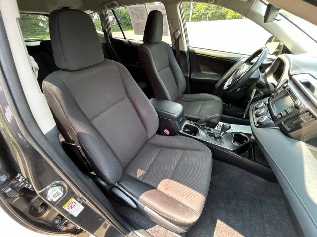 Used 2018 Toyota RAV4 LE w/ All Weather Liner Package AWD/4WD image 29