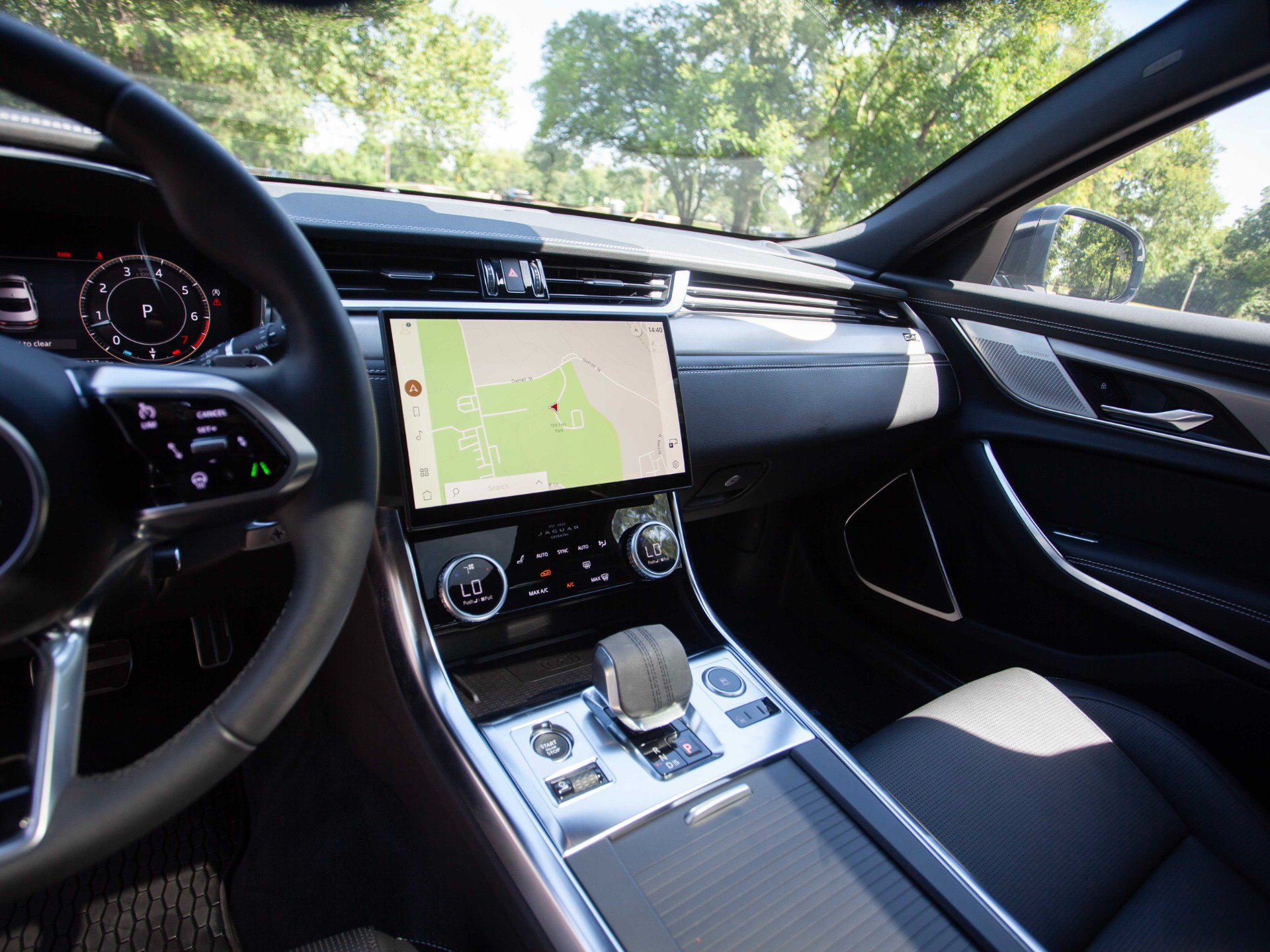 Used 2024 Jaguar XF R-Dynamic SE AWD/4WD image 12