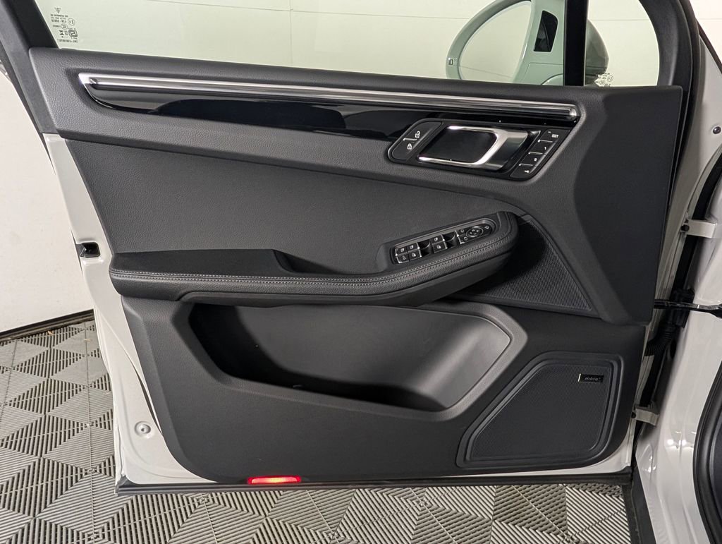 New 2026 Porsche Macan AWD/4WD image 25