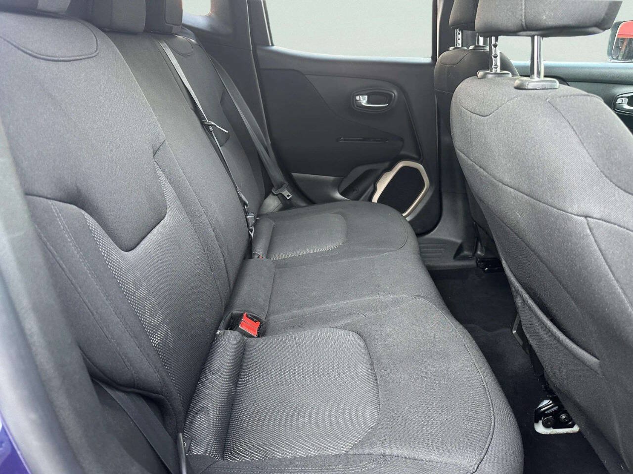 Used 2016 Jeep Renegade Latitude AWD/4WD image 14