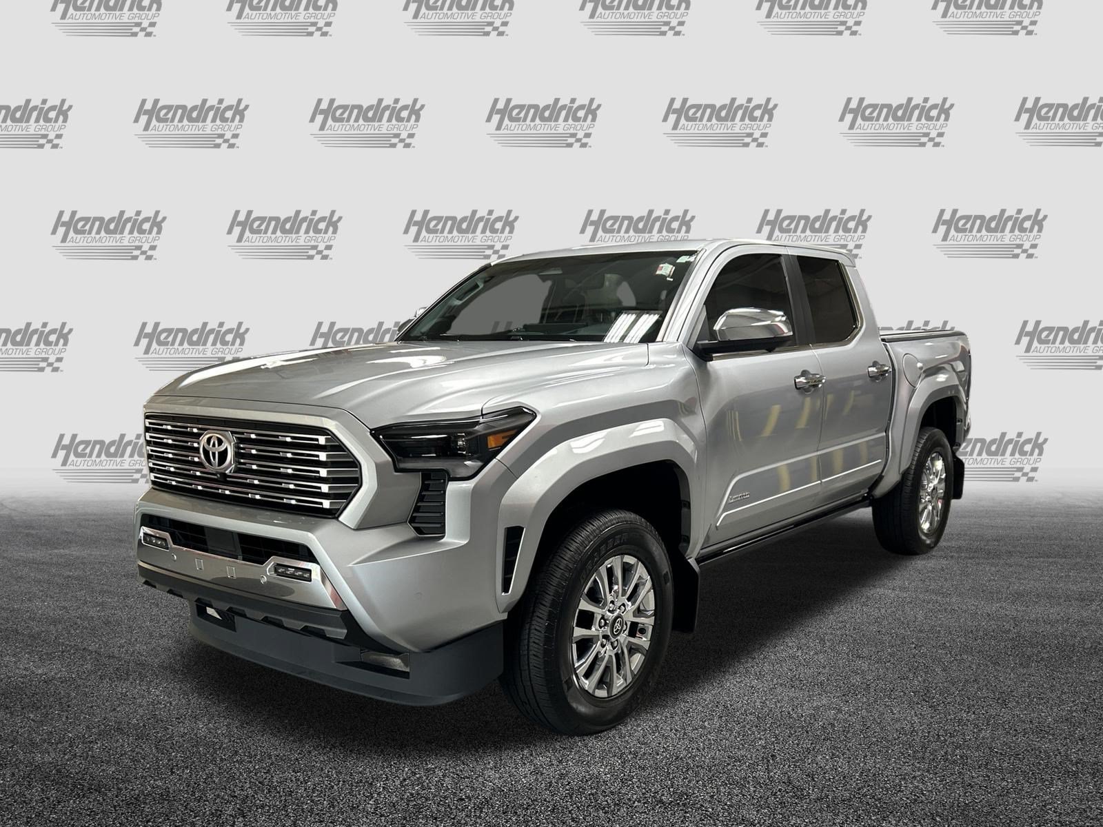 Used 2024 Toyota Tacoma Limited AWD/4WD image 5