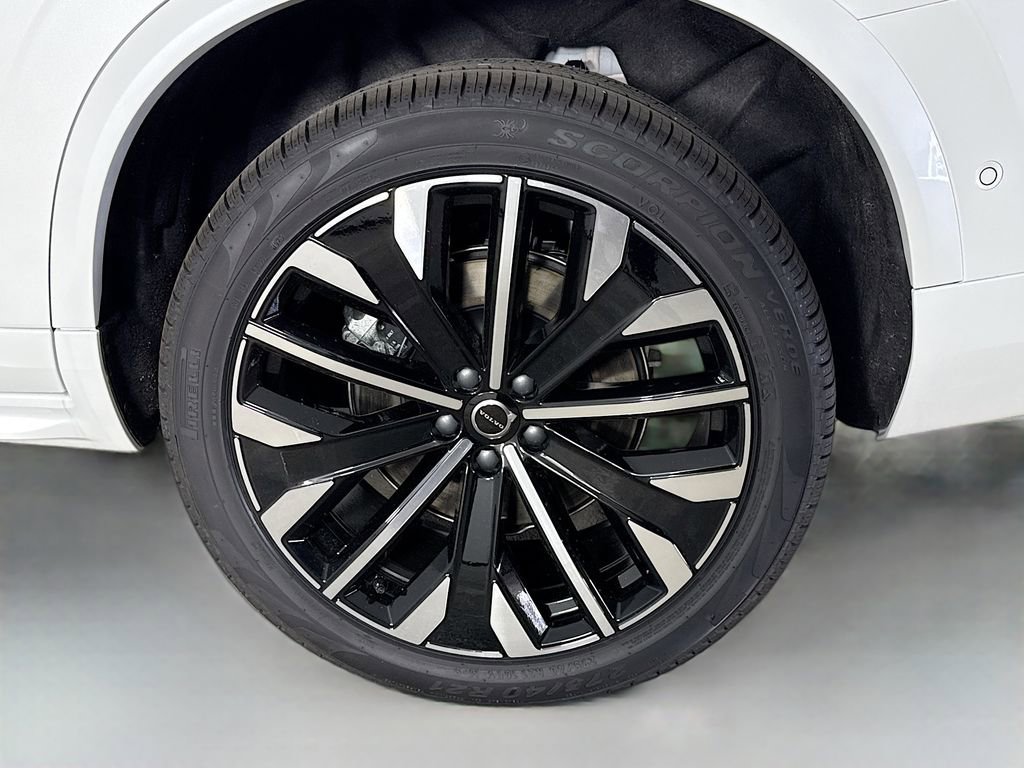 New 2026 Volvo XC90 B6 Plus w/ Protection Package Premier image 33