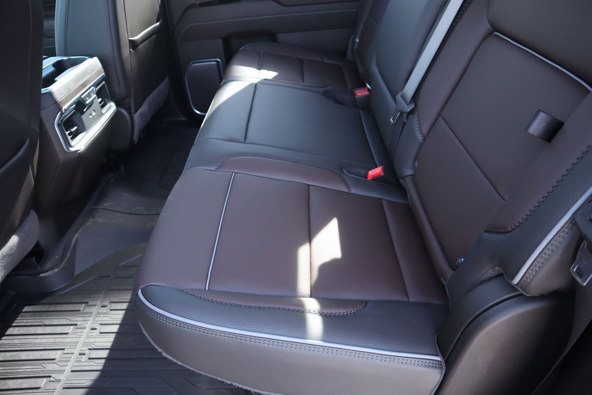 New 2026 GMC Sierra 2500 Denali w/ Denali Reserve Package image 17