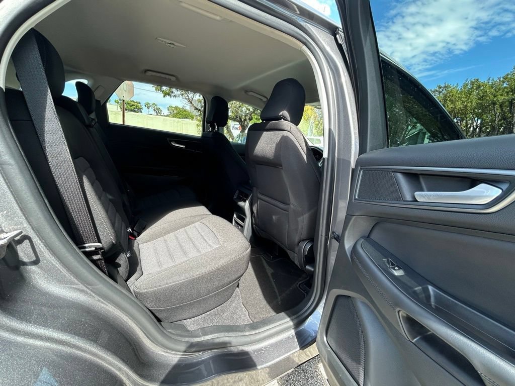 Used 2024 Ford Edge SE w/ Black Appearance Package AWD/4WD image 32