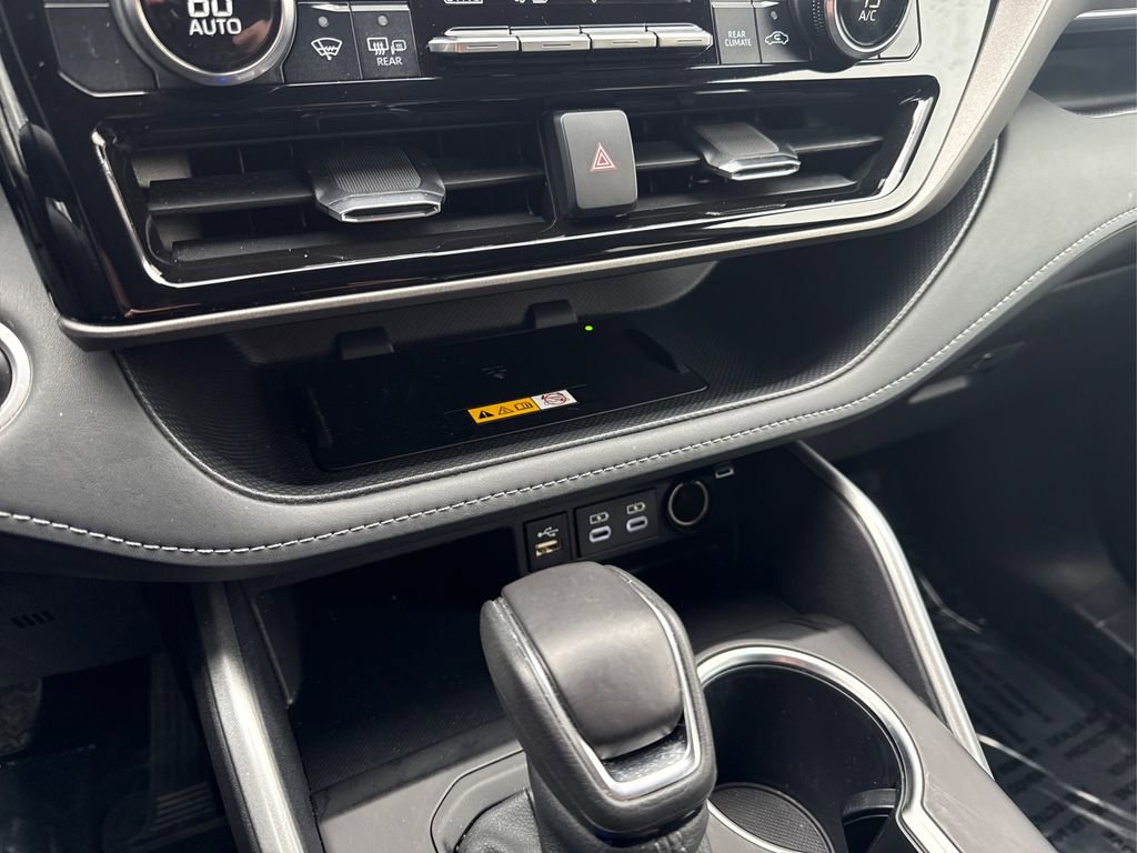 Used 2024 Toyota Highlander XLE image 40