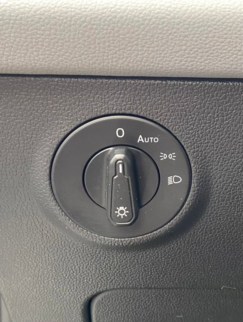 Used 2022 Volkswagen Taos SE image 13