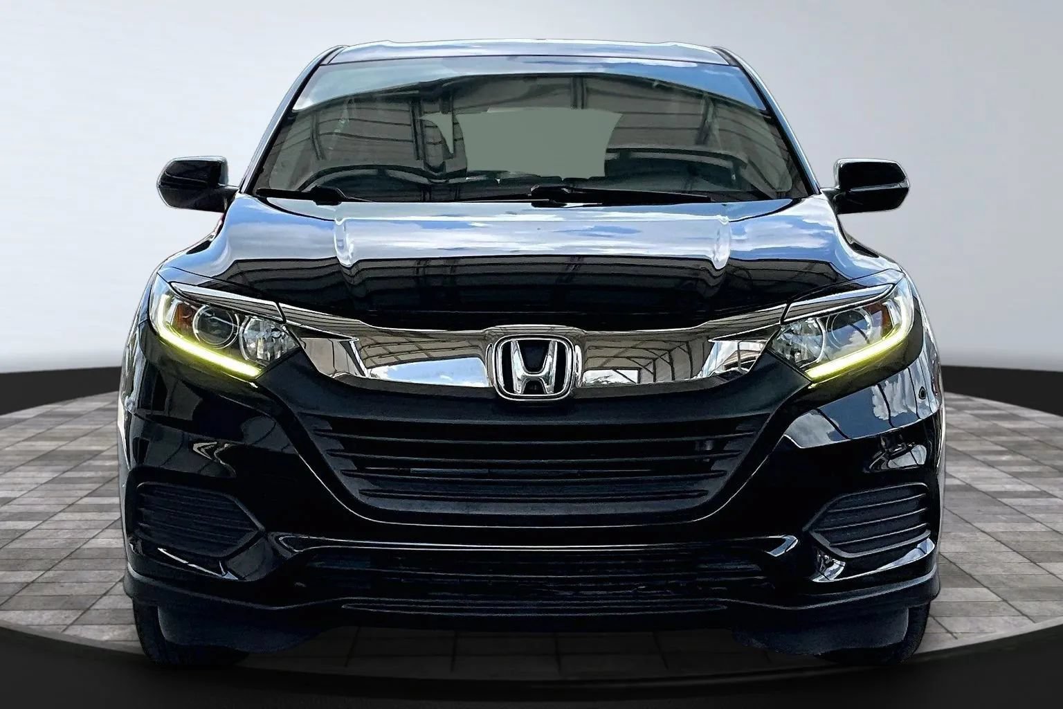 Used 2019 Honda HR-V LX image 2