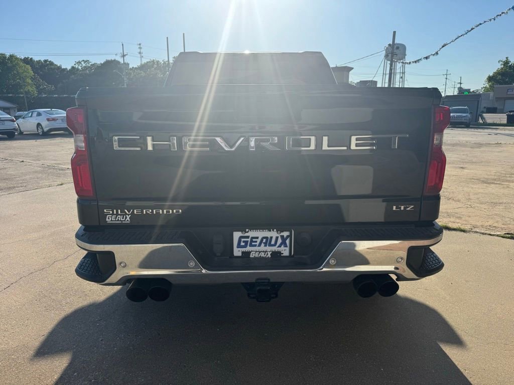 Used 2021 Chevrolet Silverado 1500 LTZ w/ Z71 Off-Road Package AWD/4WD image 19